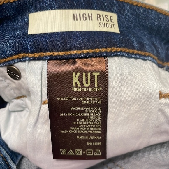 Kut from the Kloth NWOT Dark Wash Distressed Denim High Rise Shorts Size 8 - Picture 8 of 9